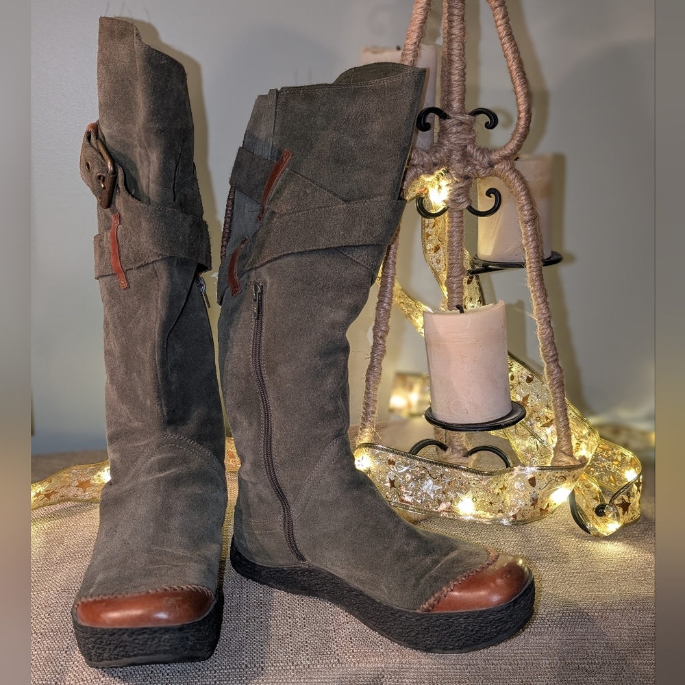 Earth Brand Green Suede and Brown Leather Trim Boots